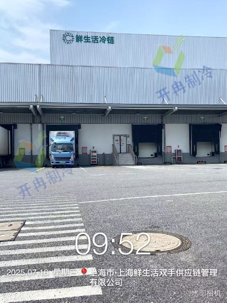 酷暑里的 “冷庫骨架” 落成！1000 立方冷庫項目庫板吊裝